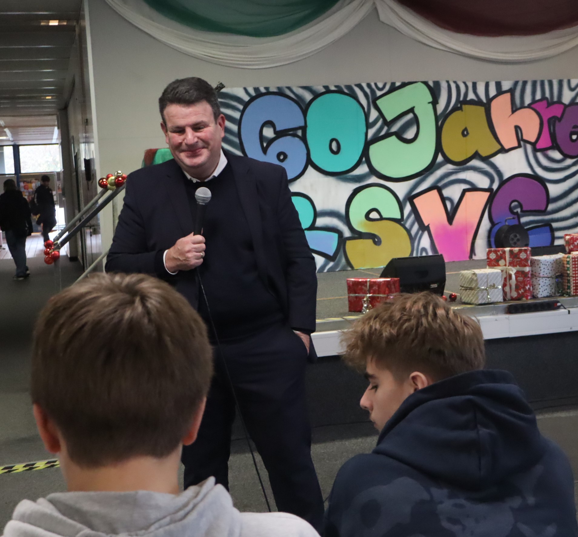 Realschüler im Gespräch mit Politiker Hubertus Heil