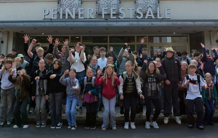 RS Vechelde vor dem Theater in Peine